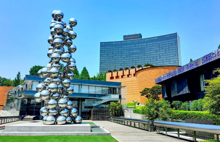 Discovering Contemporary Art in a Dynamic City