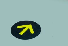 signal guide start power contact